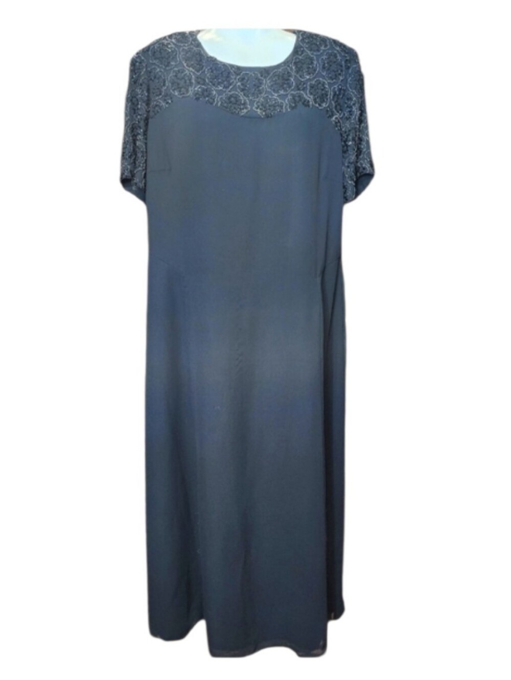 Vintage Talbots black long dress short Slelvees It has stones on the shoulders